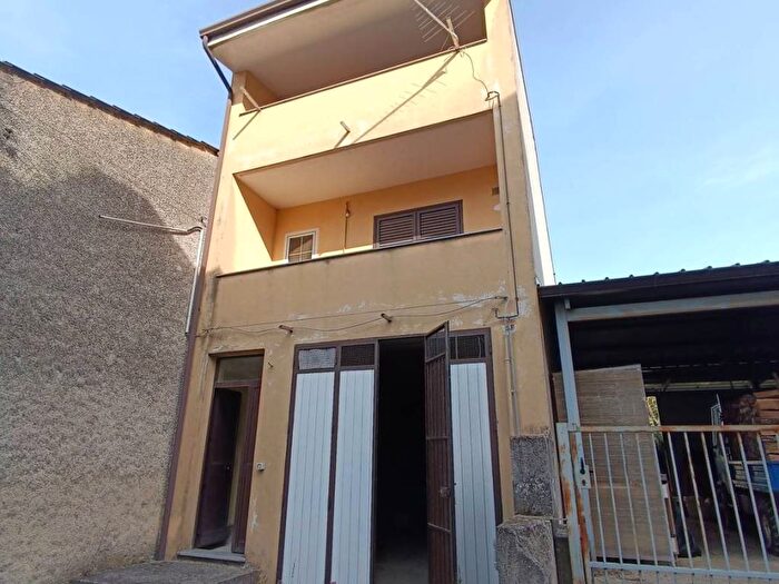 Appartamento con 5 locali in affitto in Frazione Agromonte Mileo, Mileo, Latronico