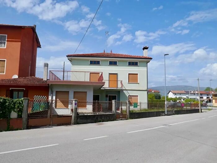 Casa con 6 locali in vendita in Arba