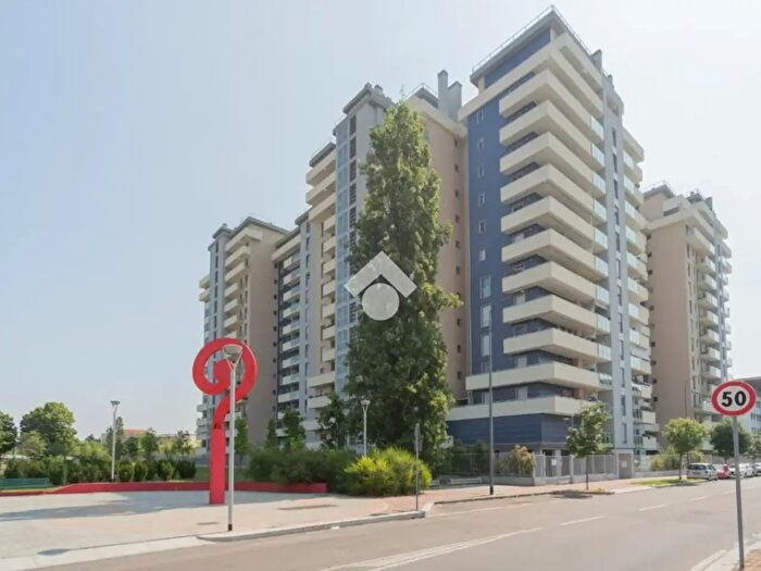 Appartamento trilocale in vendita in Via Castellanza, Milano