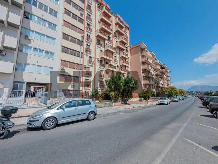 Appartamento con 5 locali in vendita in Via Monti Iblei, Palermo