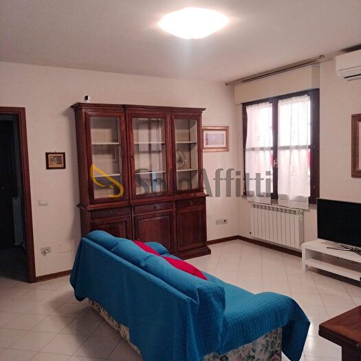 Appartamento con 5 locali in affitto in Firenze