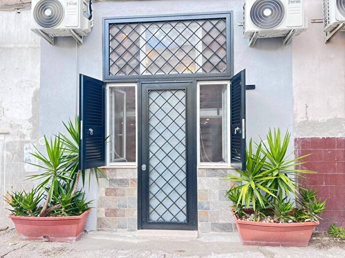 Appartamento monolocale in affitto in Via Antonio Genovesi, San Carlo AllArena, Napoli