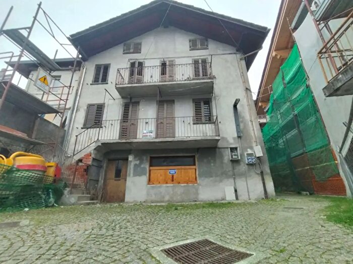 Casa con 7 locali in vendita in Llaou De Grange, Nus