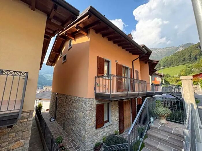 Casa quadrilocale in vendita in Via Quarto Centenario, Ardesio