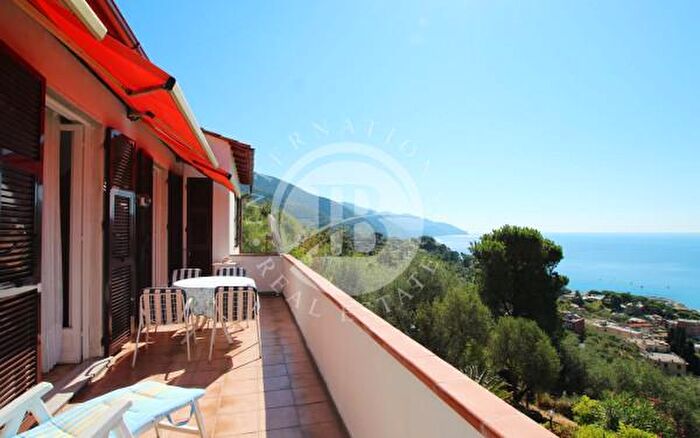 Casa con 6 locali in vendita in Monterosso Al Mare