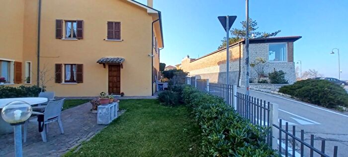 Casa quadrilocale in vendita in Strada Panoramica Adriatica, Pesaro