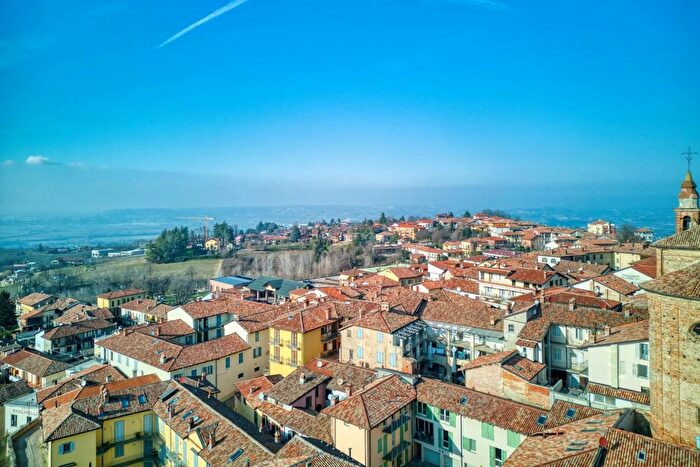 Casa con 13 locali in vendita in Via Guglielmo Marconi La Morra, La Morra