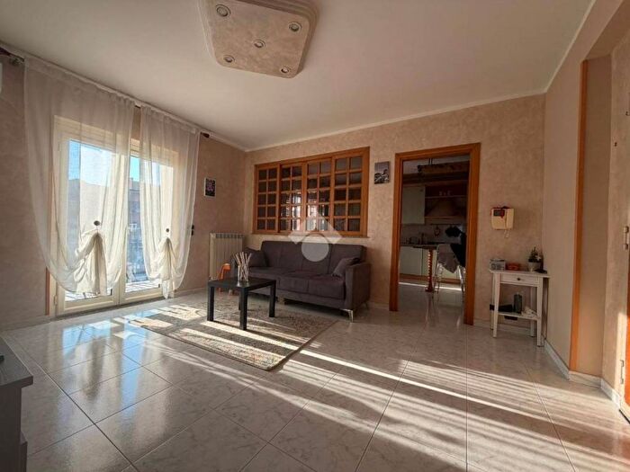 Appartamento trilocale in affitto in Via Massimo Troisi, Centro, Casalnuovo di Napoli