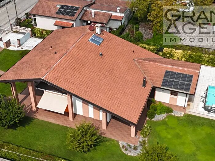 Casa con 8 locali in vendita in Via Olmetto, Villa Bartolomea