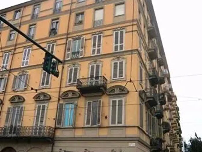 Appartamento trilocale in affitto in Via Madama Cristina, Torino