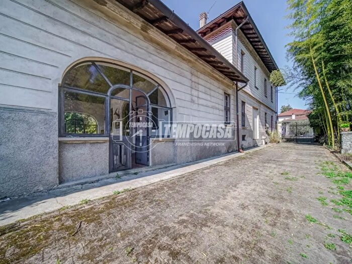 Casa in vendita in Via Giuseppe Mazzini, Mornago