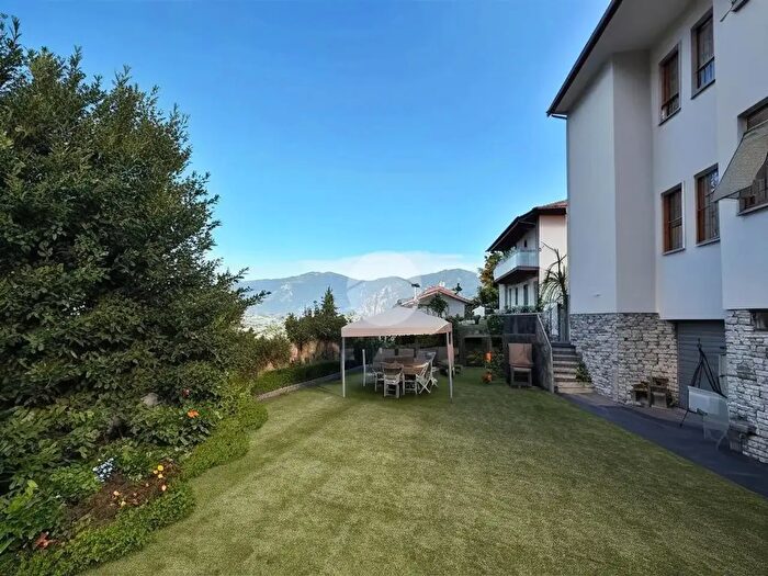 Casa con 12 locali in vendita in Via San Rocco, Terni