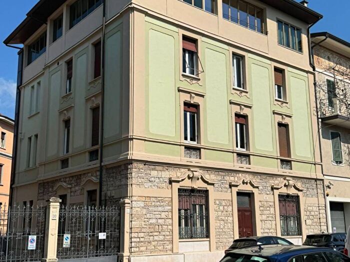 Appartamento quadrilocale in affitto in Via Alessandro Manzoni, Porta Milano, Brescia