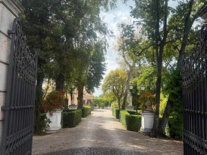 Appartamento trilocale in affitto in Via del Casaletto, Roma