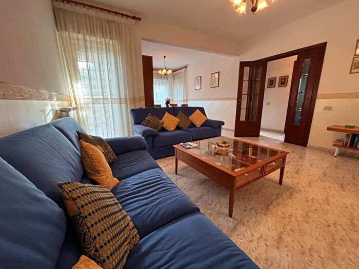 Appartamento trilocale in vendita in Via delle Colonie, Santa Marinella