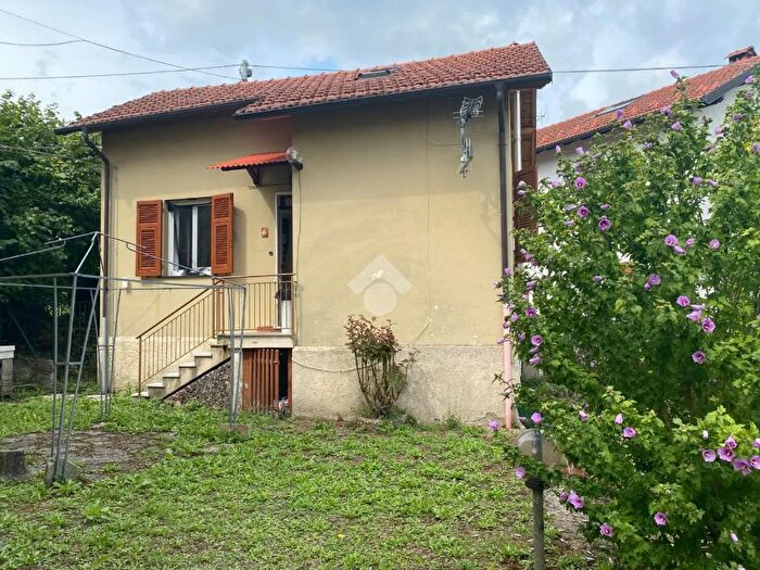 Casa trilocale in vendita in Località Castello, Montoggio