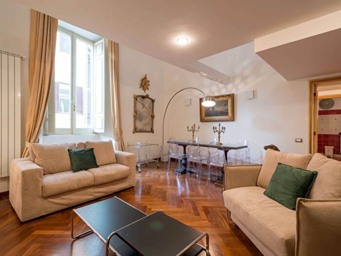 Appartamento quadrilocale in affitto in Via dei Chiavari, Largo Argentina, Roma