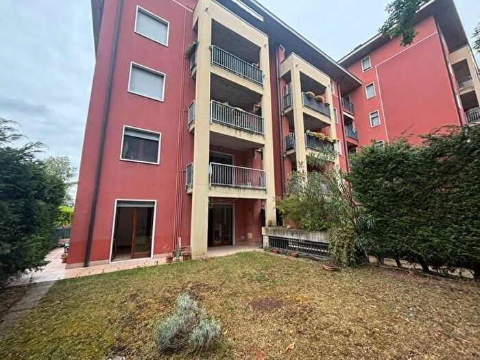 Appartamento bilocale in affitto in Strada Le Grazie, Borgo Roma, Verona
