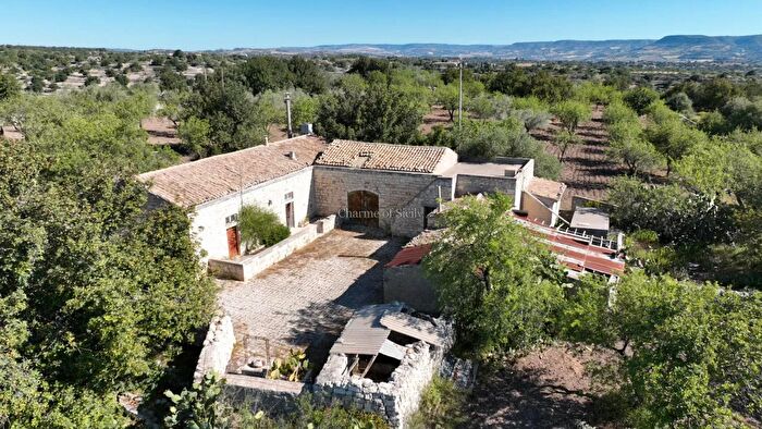 Casa quadrilocale in vendita in Cda Margione, Modica