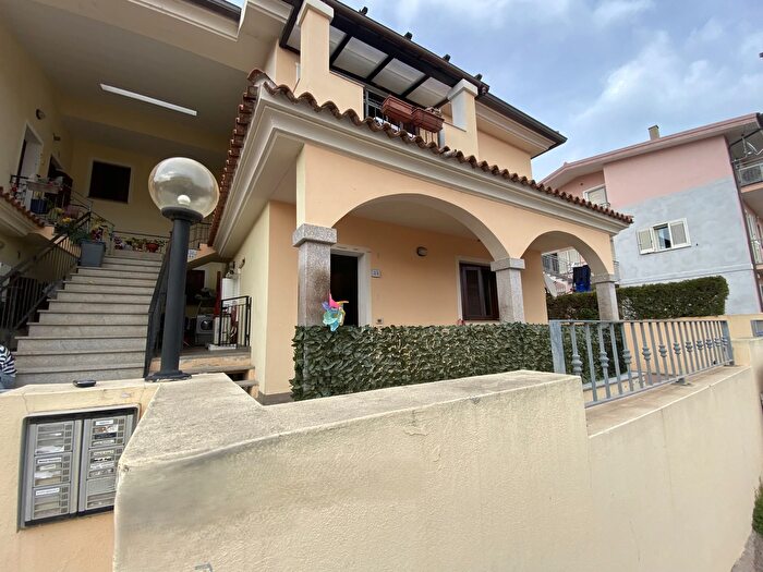 Appartamento trilocale in vendita in Via Donizetti, Olbia