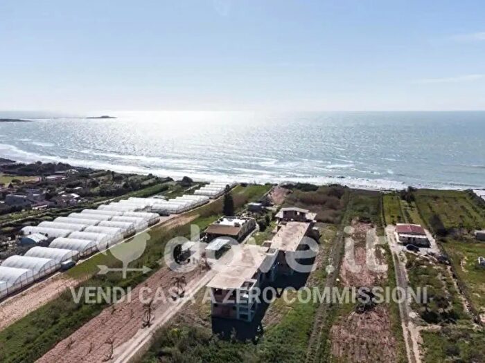 Casa con 6 locali in vendita in Via Puntorio Snc, Pachino