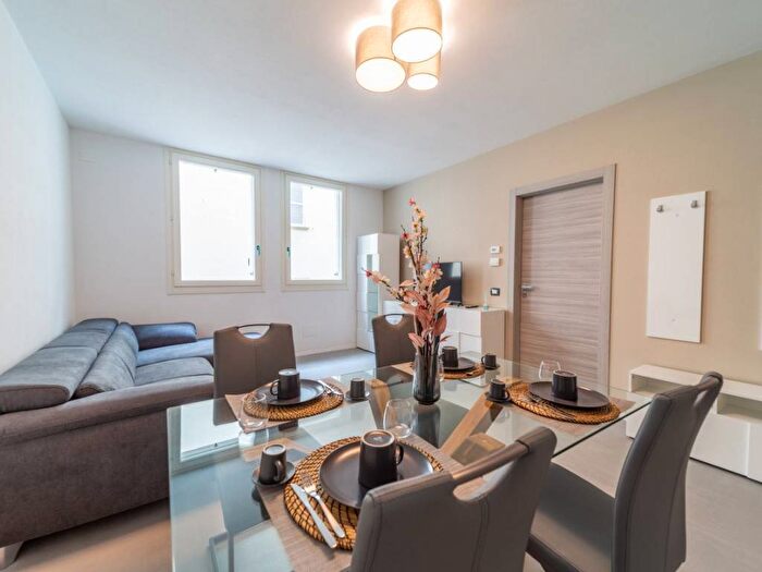 Appartamento bilocale in affitto in Borgo Tommasini, Centro Storico, Parma