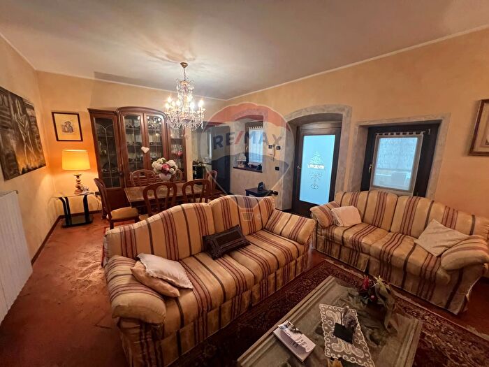 Casa con 8 locali in vendita in Villongo