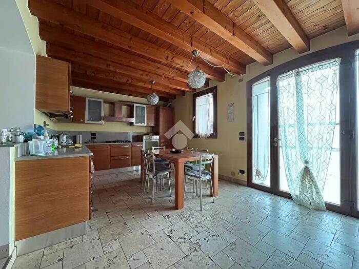 Casa trilocale in vendita in Via Alcide De Gasperi, Colle Umberto