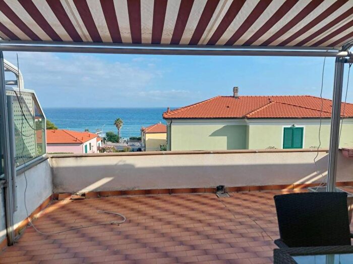 Appartamento bilocale in affitto in Via Castello, Riva Ligure