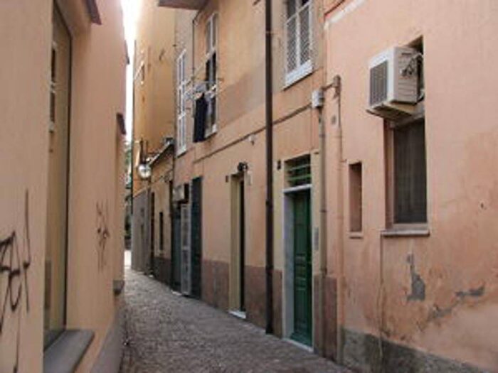 Appartamento bilocale in affitto in Vico Gioia Flavio, Spotorno