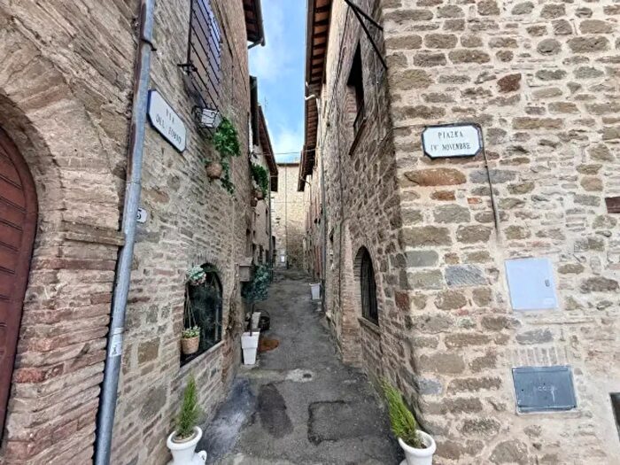 Casa quadrilocale in vendita in Via del Forno, Bettona