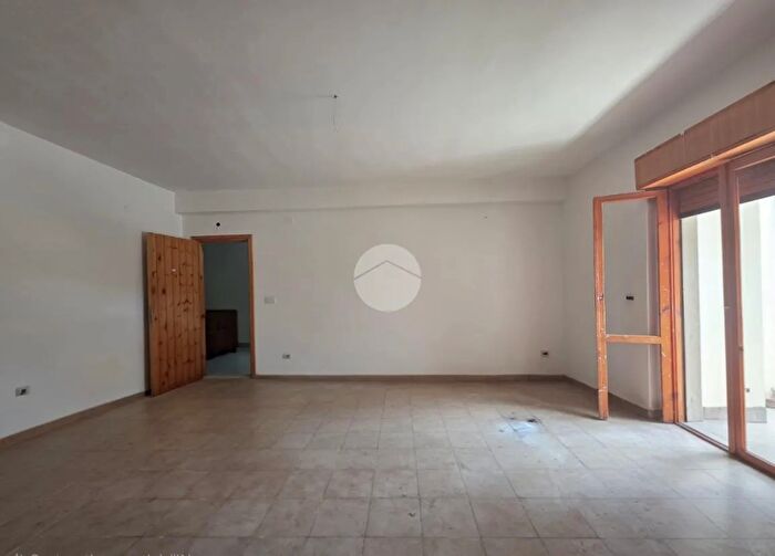 Appartamento trilocale in vendita in Via Piave, Scalea