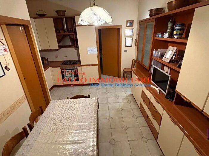 Appartamento quadrilocale in vendita in Via Imbonati, Milano