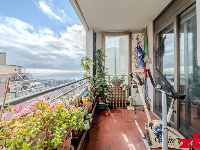 Appartamento con 6 locali in vendita in Via delle Eriche, Genova