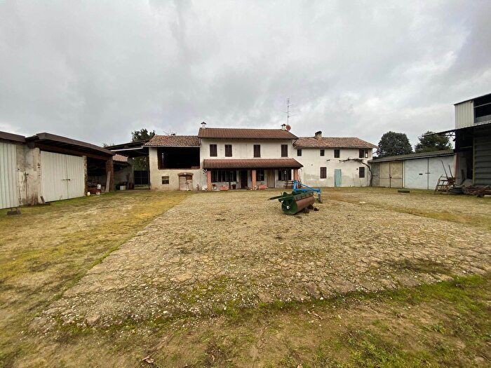 Casa quadrilocale in vendita in Gambolo