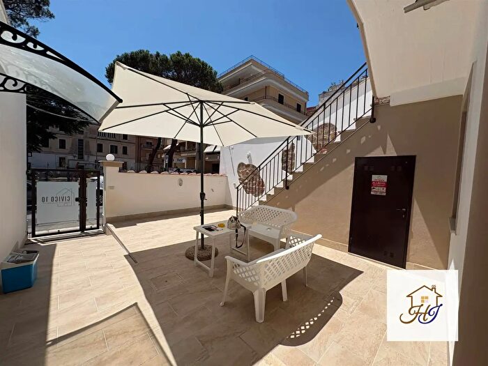 Casa con 8 locali in vendita in Via IV Novembre, Nettuno