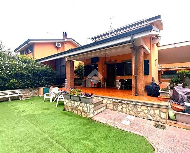 Casa trilocale in vendita in Via Murano, Ardea