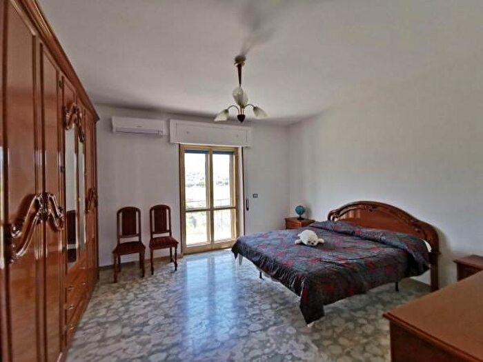 Appartamento trilocale in affitto in Via Marincola, Davoli