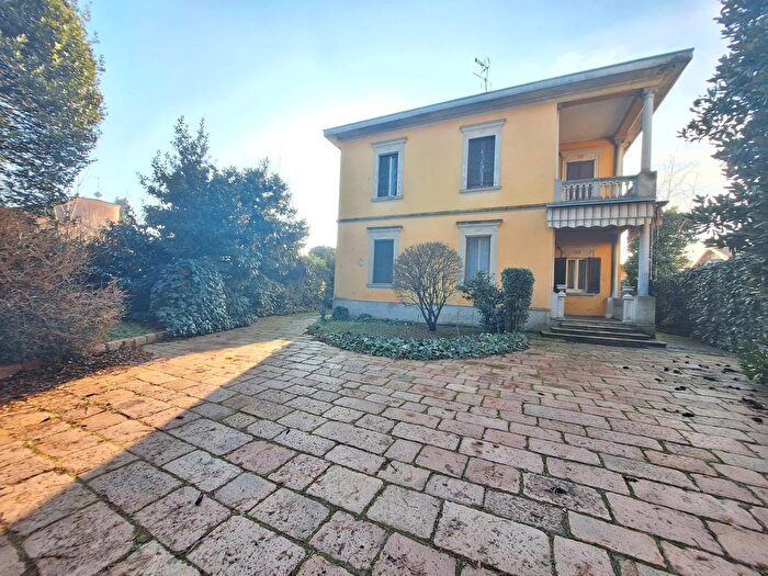 Casa quadrilocale in vendita in Via Roma, Marcallo Con Casone