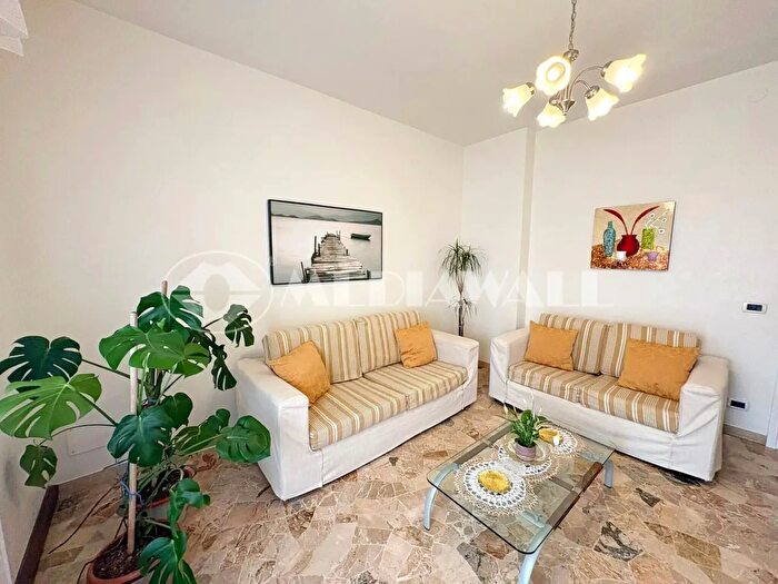 Appartamento con 6 locali in vendita in Via Pietro Maroncelli, Pordenone