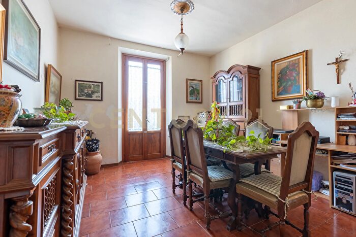 Casa con 14 locali in vendita in Via Salita, Borgo A Mozzano