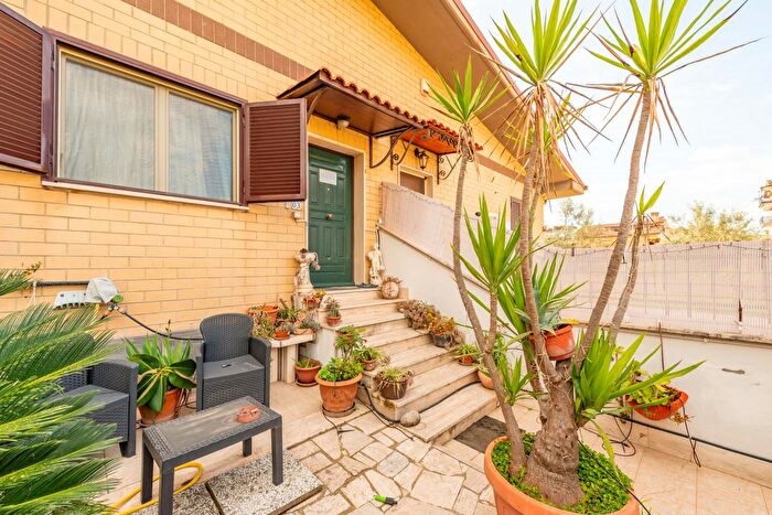 Casa quadrilocale in vendita in Via Aci SantAntonio, Roma