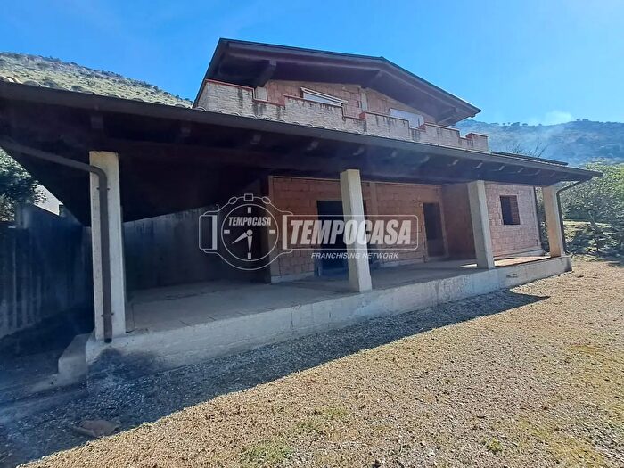 Casa trilocale in vendita in Via Sovareto, Sonnino