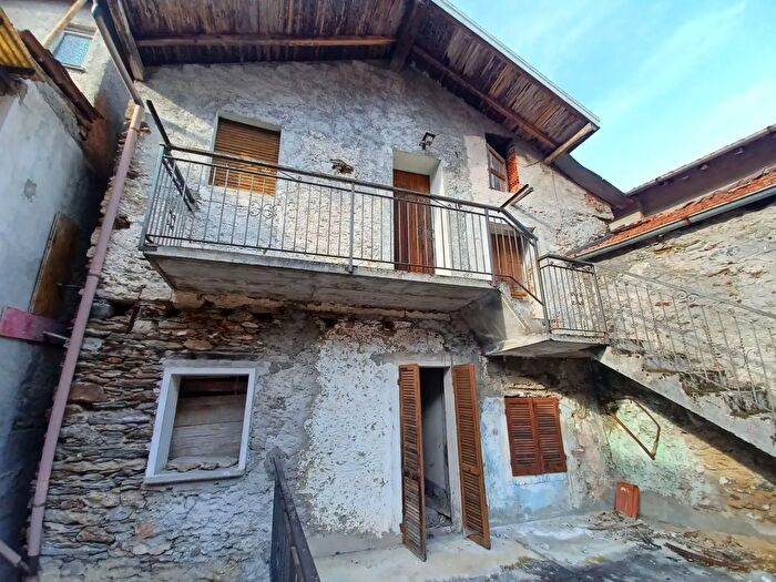 Casa quadrilocale in vendita in Garzeno