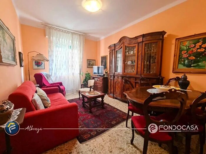 Appartamento quadrilocale in vendita in Via Mons Cambiaso, Albenga