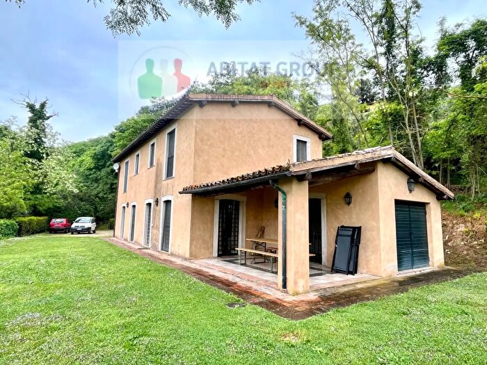Casa con 6 locali in vendita in Strada Sermugnano, Castiglione In Teverina