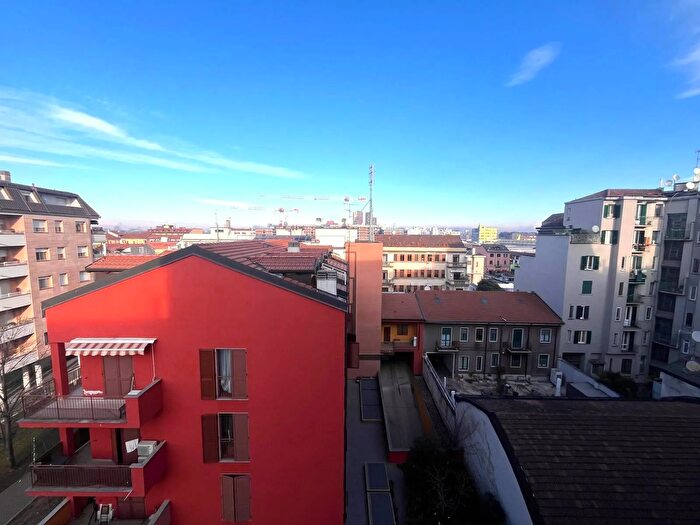 Appartamento quadrilocale in vendita in Via Mercantini, Milano