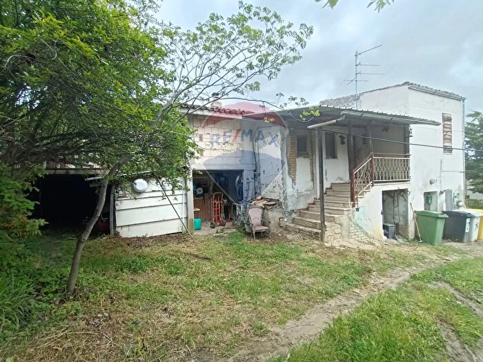 Casa con 5 locali in vendita in Penne