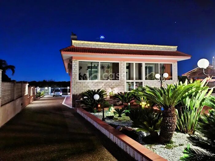 Appartamento con 9 locali in vendita in Via Polignano, Conversano