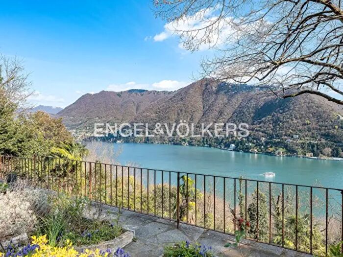 Casa con 5 locali in vendita in Como